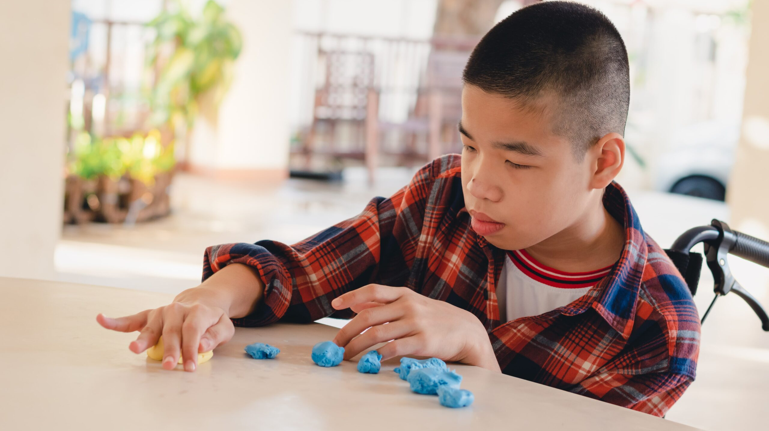 serv-img16 Psychosocial Recovery Coaching - woman with mental health problems is consulting psychiatrist is recording the patients condition